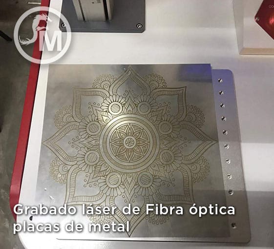 Servicio de grabado láser grabado en metal para jarrones y placas -   México